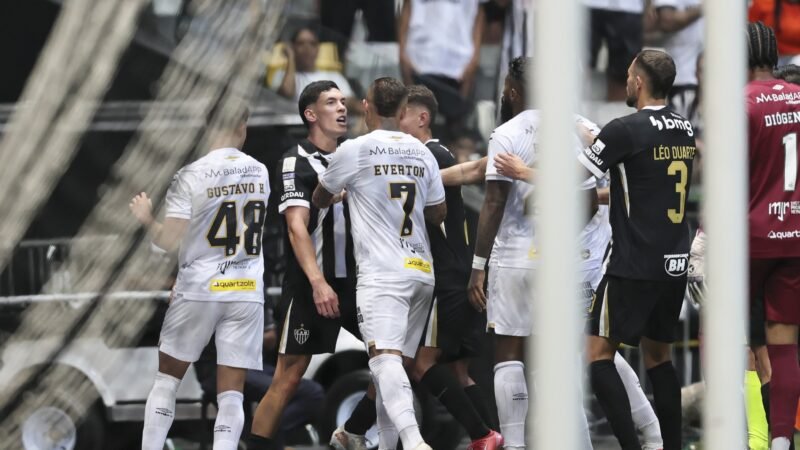 Por que jogadores de Atlético-MG x Santos brigaram? Veja versões