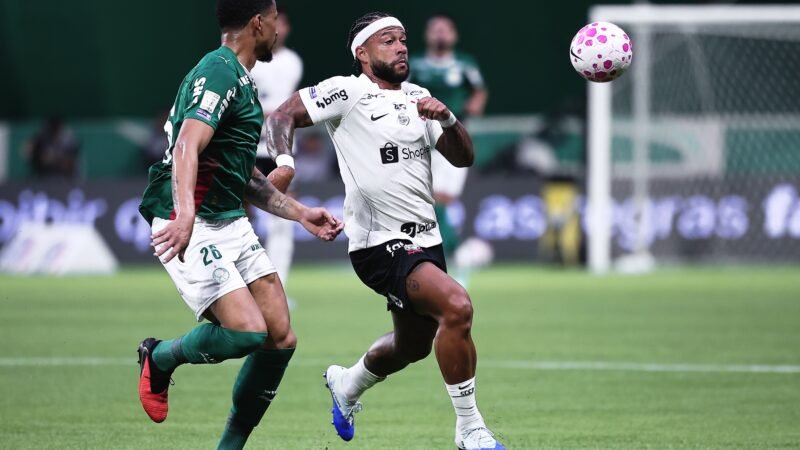Memphis Depay recebe terceiro cartão amarelo e desfalca o Corinthians contra o Vitória