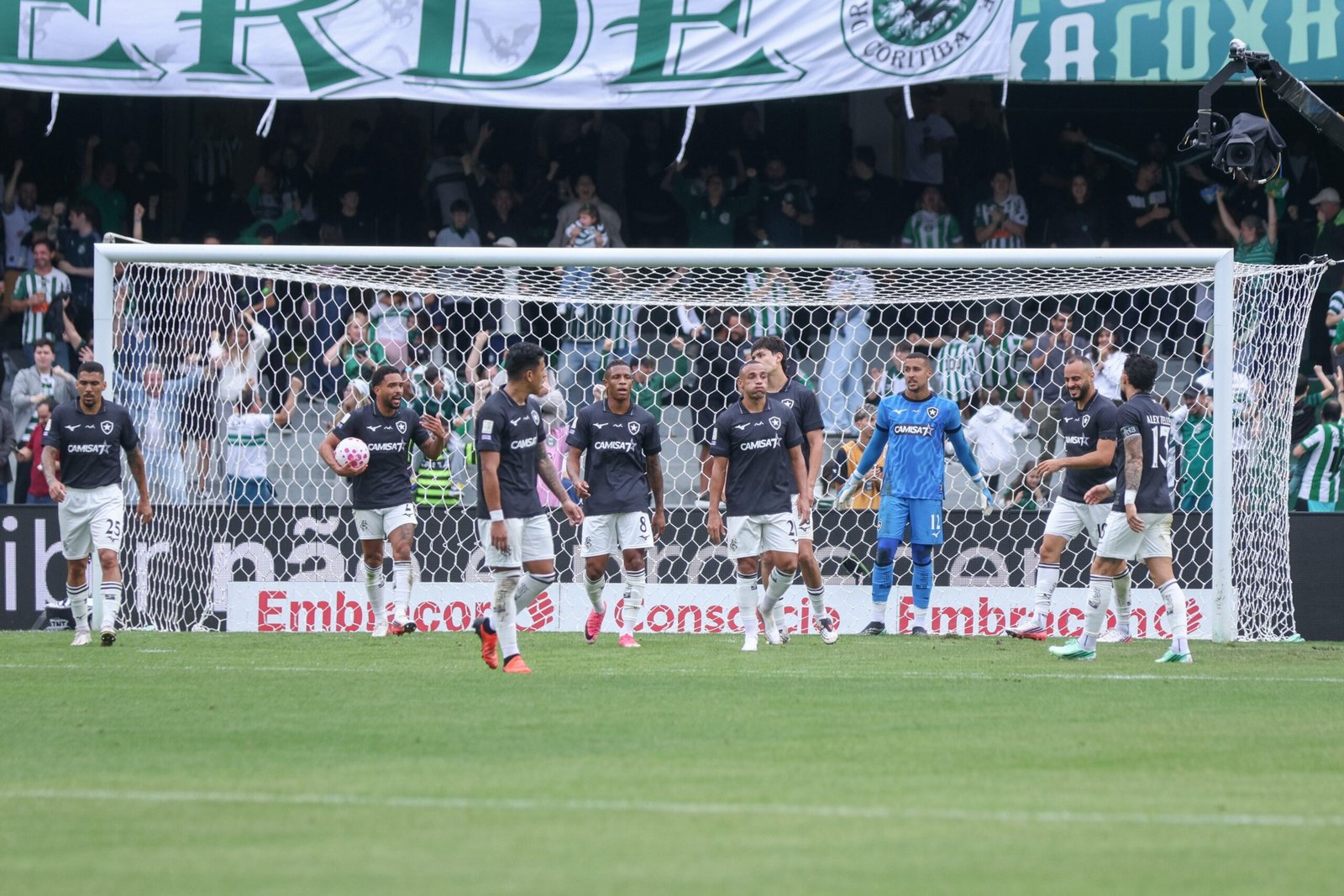 Análise: Botafogo faz testes como time em pré-temporada enquanto briga contra Z-4