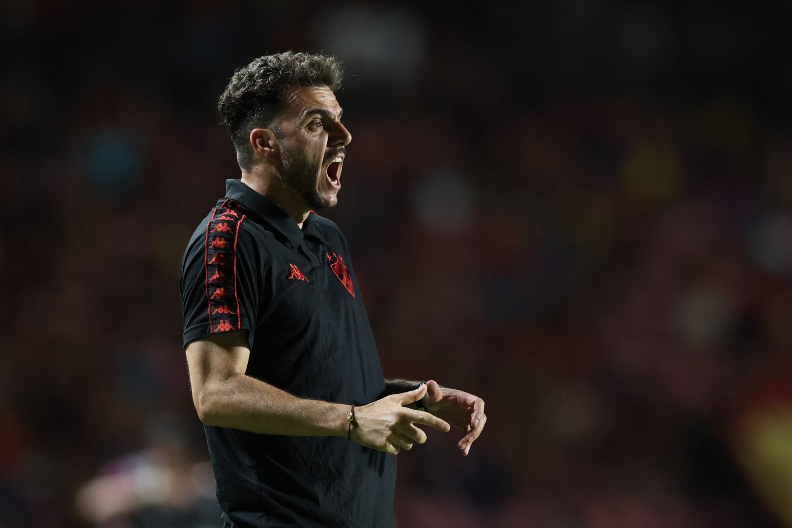 Soso lamenta expulsão e vê Sport competitivo em derrota contra “melhor elenco da Série B”