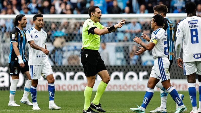 Paulinho critica arbitragem de Grêmio x Cruzeiro: “Erro que poderia ter influenciado”