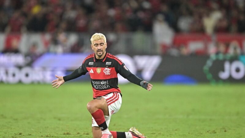 Arrascaeta desabafa sobre eliminação do Flamengo: “Se não dá o máximo, paga caro”