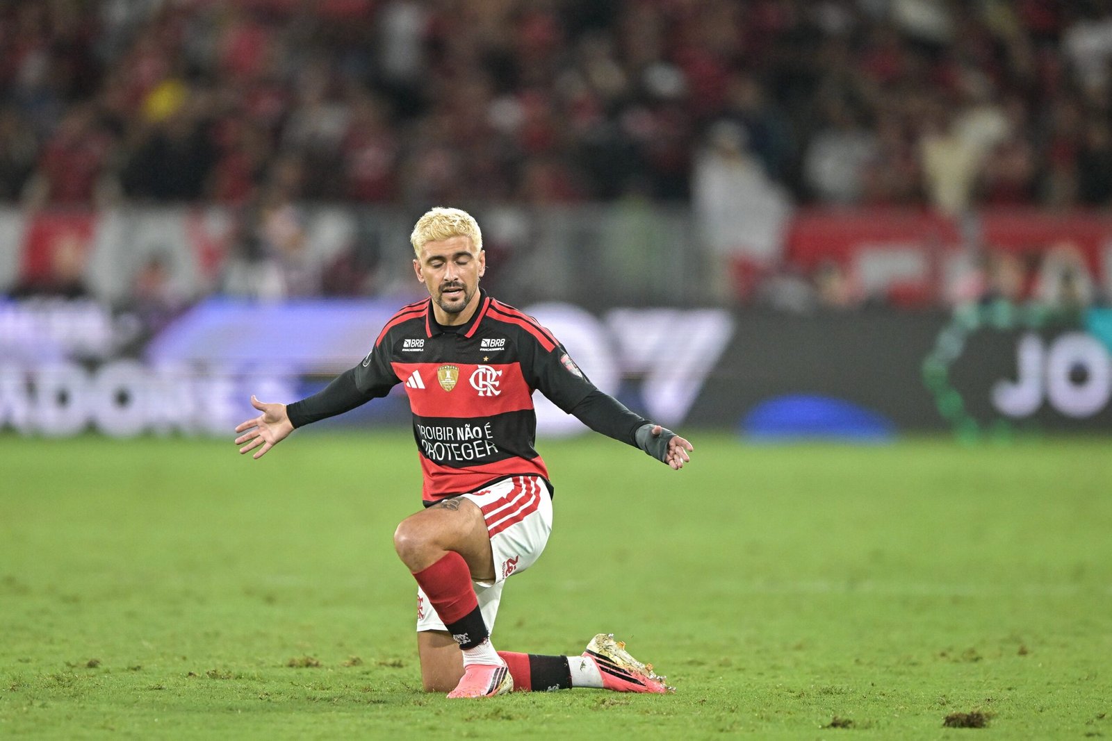 Arrascaeta desabafa sobre eliminação do Flamengo: “Se não dá o máximo, paga caro”