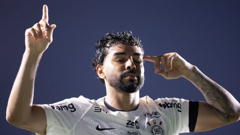 Das dores à solidez defensiva: entenda por que Seedorf mudou Bidu de posição no Corinthians