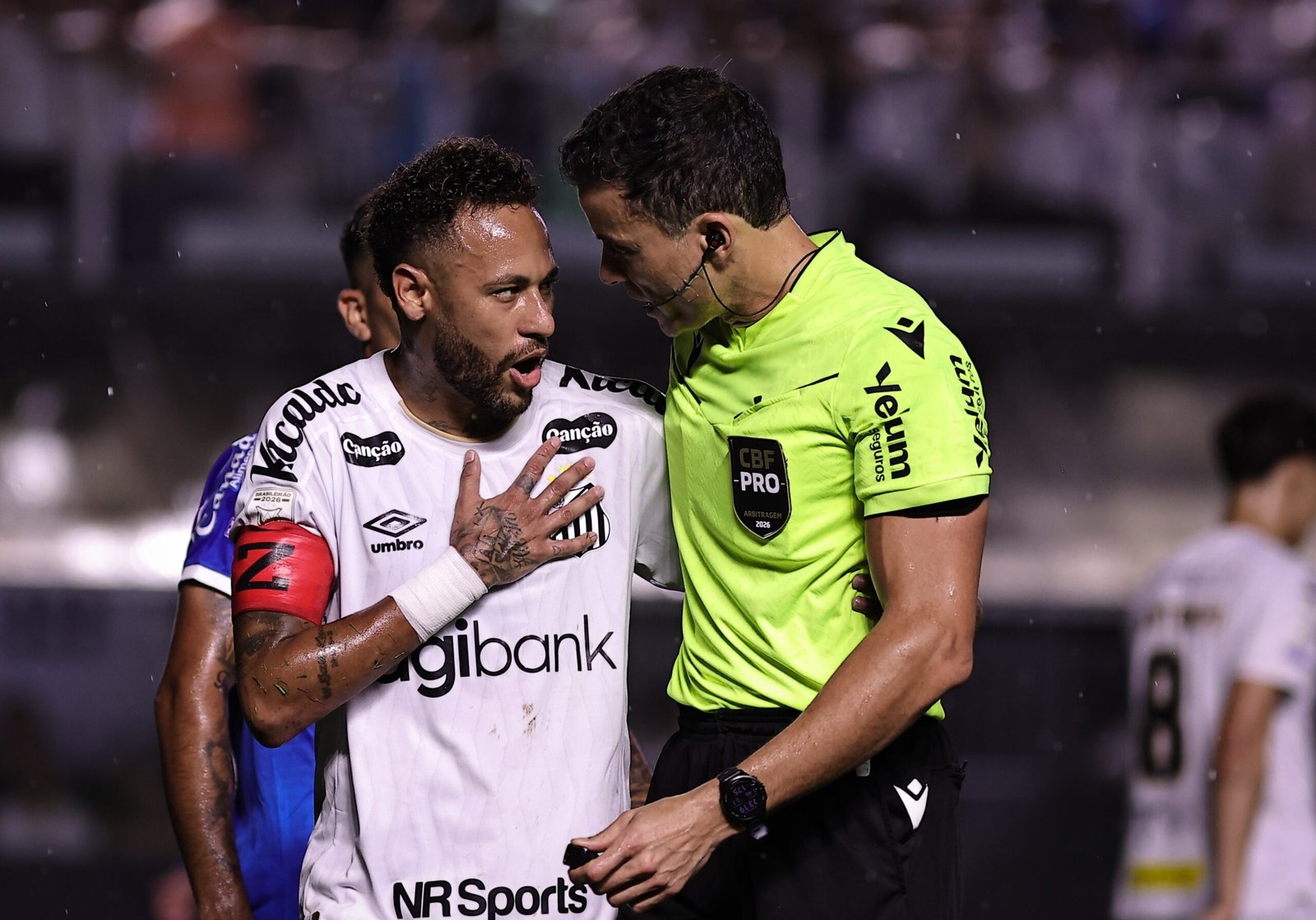 CBF divulga análise do VAR na expulsão de Neymar pela lei Vini Jr em Santos x Bahia; veja o vídeo