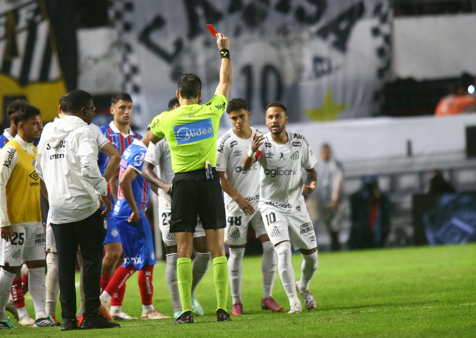 Cartola 2026: veja suspensos, lesionados e escalações prováveis da rodada #33 do Brasileirão