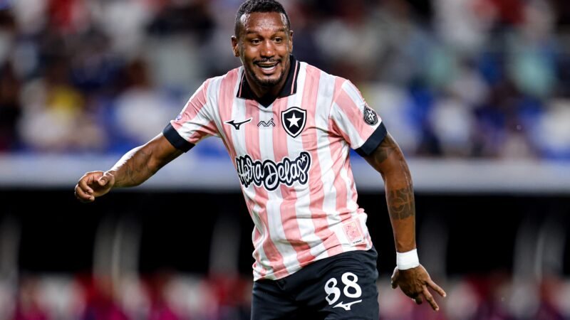 Edenilson volta a marcar pelo Botafogo depois de seis meses e vira opção para Tite