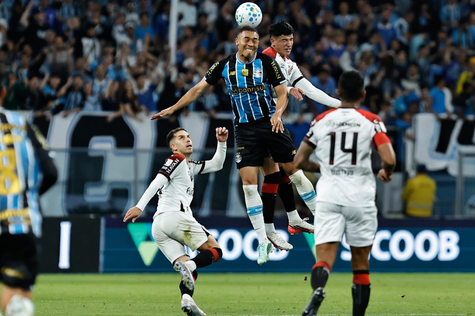 Análise: bola parada vira fantasma e abala confiança do Athletico na reta final do Brasileirão