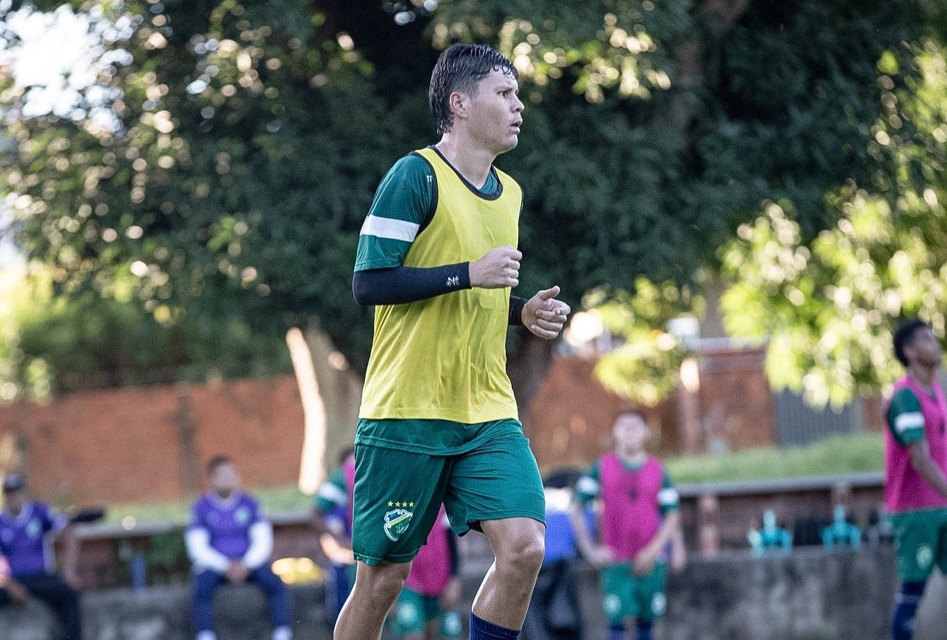 QFC anuncia contratação do meia Gabriel China, ex-Altos e ABC