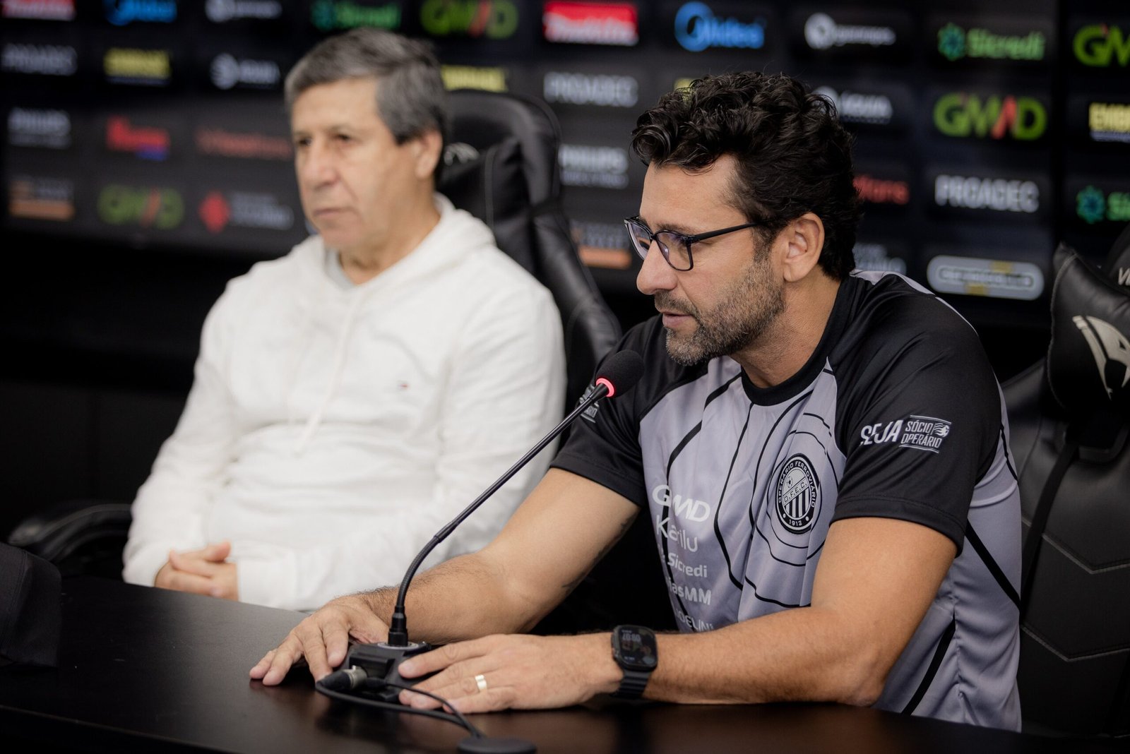 Alberto Valentim é apresentado pelo Operário-PR e cita apoio do elenco para buscar acesso