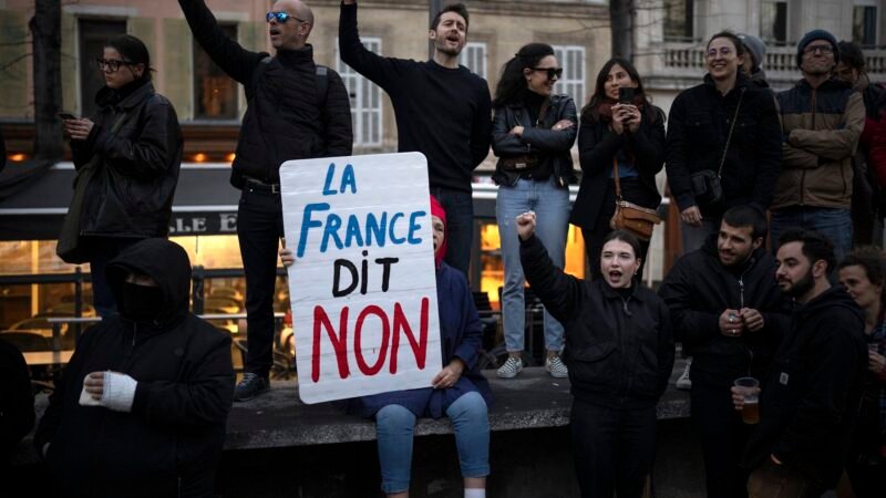 França vive novo dia de protestos em meio a temor de confrontos violentos e saques