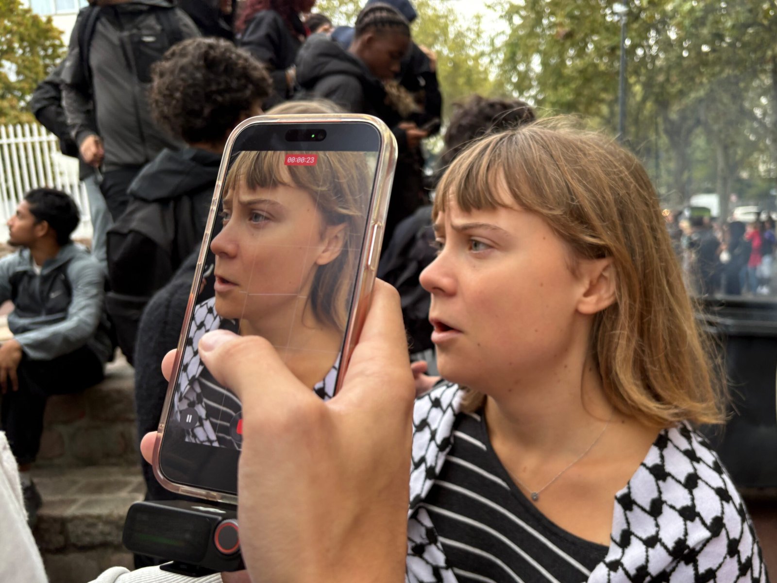 Greta Thunberg se junta a estudantes franceses em novo dia de protestos