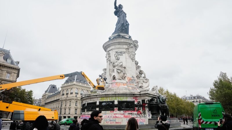 Milhares protestam em Paris após Justiça derrubar proibição de manifestação