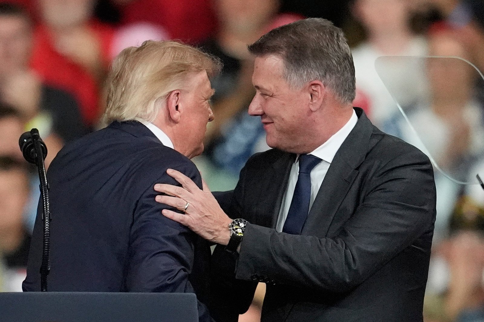 Presidente da Audi é acusado de violar regras da empresa ao aparecer com Trump em comício eleitoral
