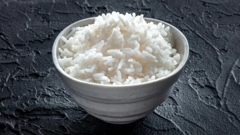 Faz diferença? Qual a ciência por trás do ato de lavar o arroz antes de cozinhar