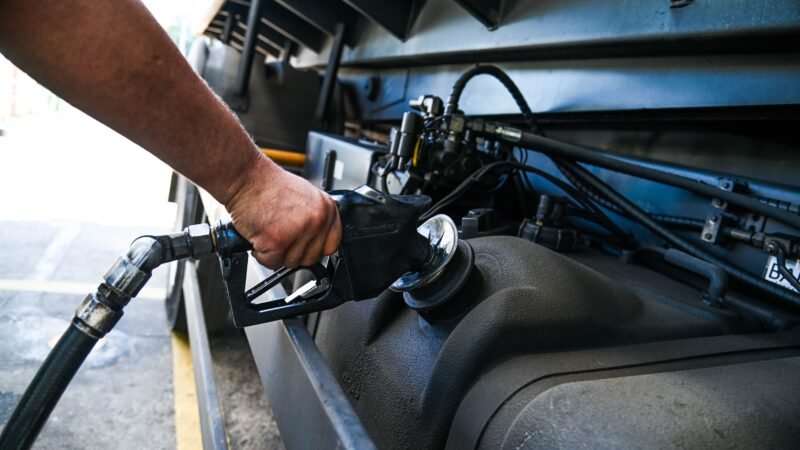 ‘Estoques no limite’: guerra no Oriente Médio afeta abastecimento de diesel para agricultores no RS