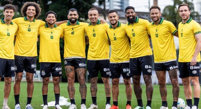 Neymar homenageia aniversariante Pelé com gol de bicicleta em treino do Santos; vídeo