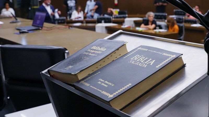 Justiça mantém justa causa de homem que entregou 88 atestados em um ano, mas atuava como pastor na licença