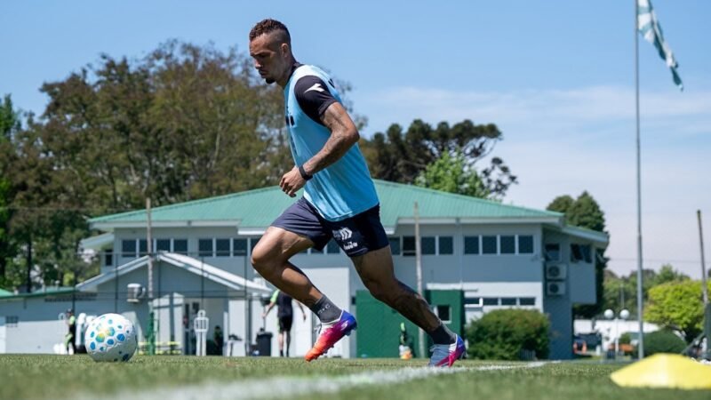 Artilheiro do Coritiba na Série A, Breno Lopes vive seca de gols e perde espaço entre os titulares