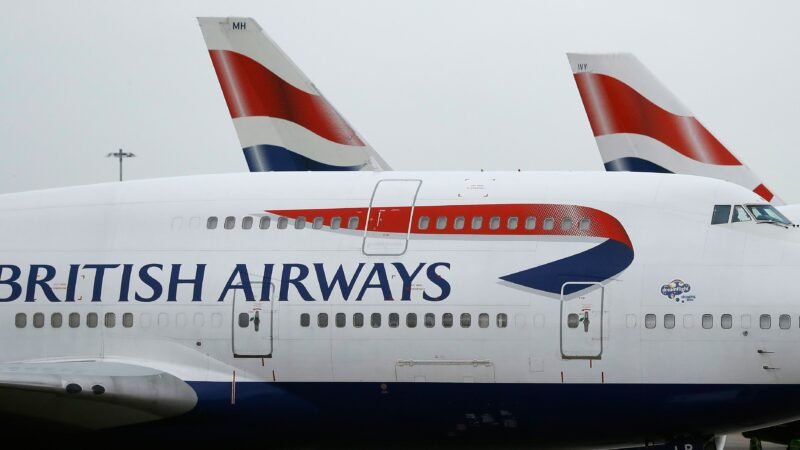 Janela de avião trinca durante voo de Londres a Portugal, e piloto retorna ao aeroporto de origem
