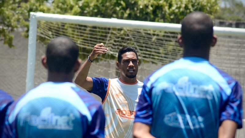 Ex-Flamengo, Hernane Brocador inicia carreira como auxiliar técnico após passagem marcante pelo Nacional-AM