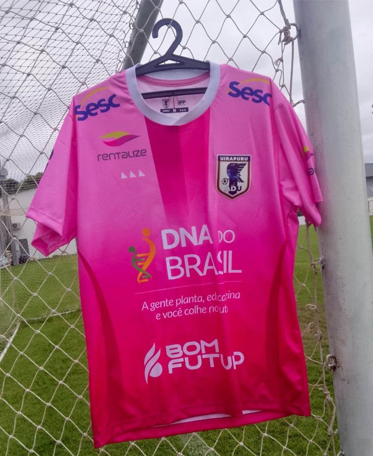 Uirapuru lança camisa oficial em ação de conscientização sobre o Outubro Rosa