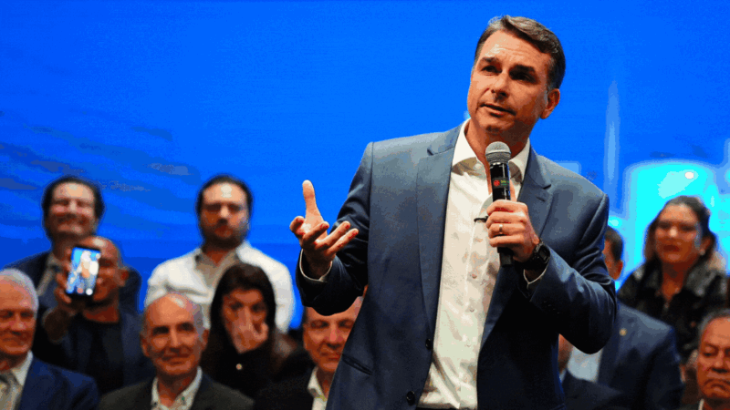 Flávio promete, se eleito, retomar benefício para eventos encerrado por Lula após suspeitas de irregularidades e alto custo