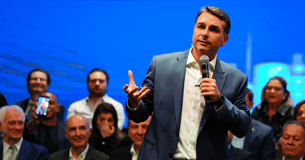 Flávio promete, se eleito, retomar benefício para eventos encerrado por Lula após suspeitas de irregularidades e alto custo