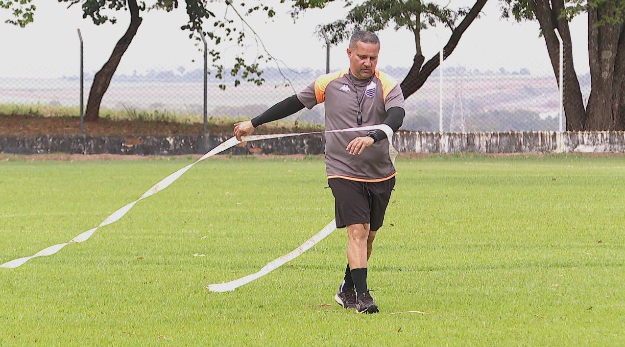 Comercial anuncia saída do técnico Raphael Pereira
