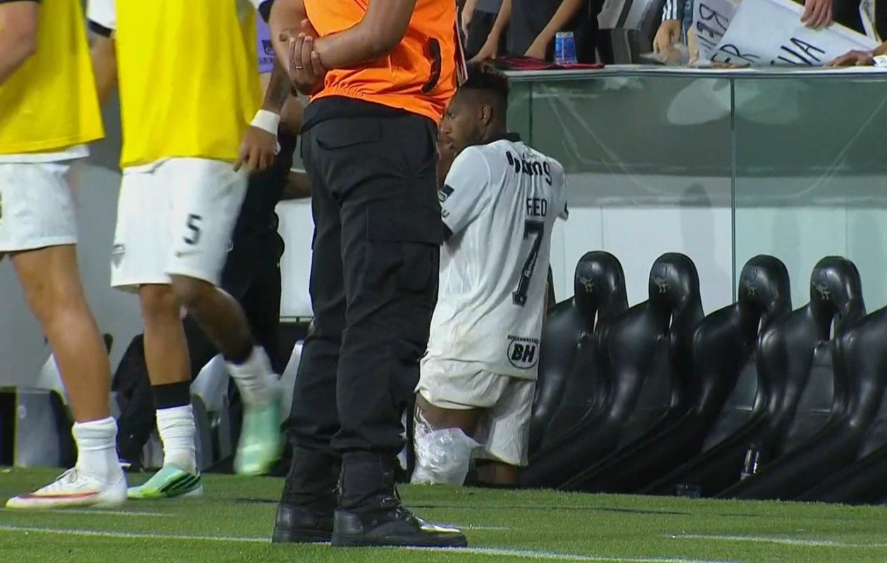 Fred sente a perna esquerda e vira preocupação no Atlético-MG; assista
