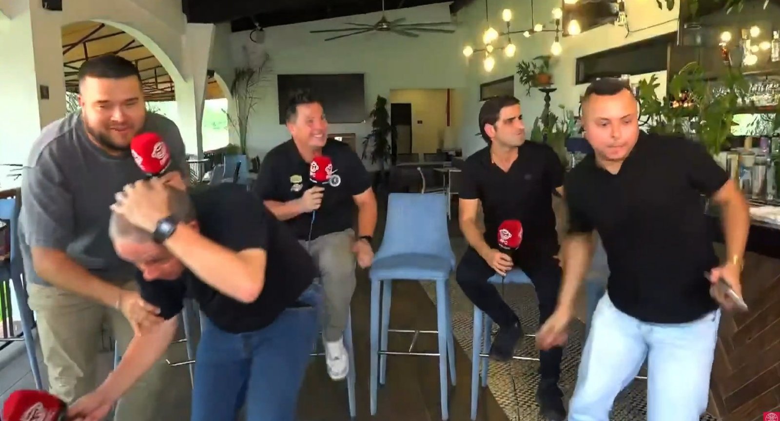 VÍDEO: Apresentadores abandonam programa esportivo durante terremoto no Panamá