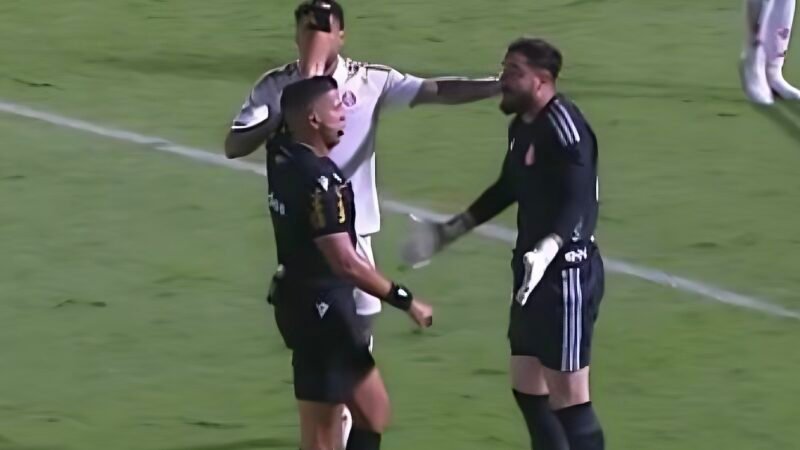 Mirassol x Inter: goleiro Matheus Cunha é expulso aos 14 minutos; veja o lance