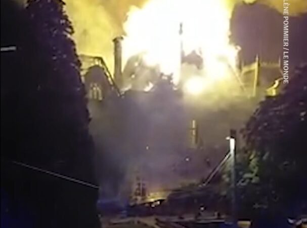 Incêndio atinge prefeitura de Limoges e derruba telhado do prédio de 1883