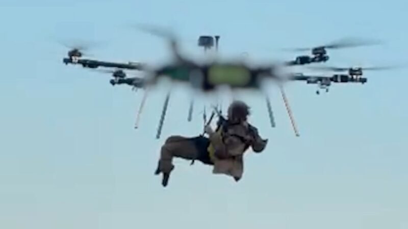 Exército ucraniano faz salvamento inédito de soldado ferido com drone