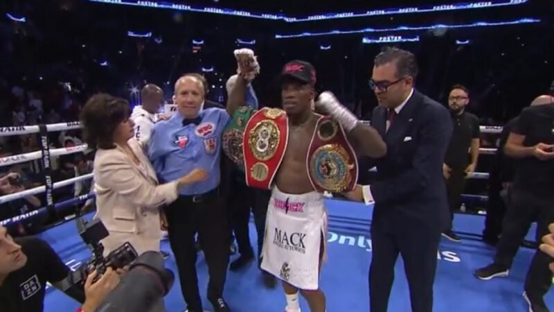 Boxe: O’Shaquie Foster derruba Navarrete duas vezes, vence e unifica três cinturões