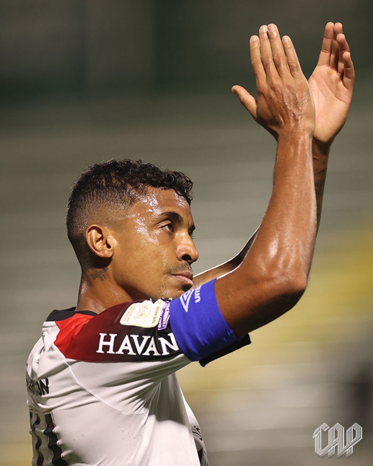 Capitão do Athletico, Luiz Gustavo sinaliza permanência para 2027: “Fechar os 40 anos”