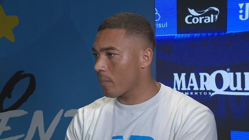 Carlos Vinicius garante foco no Grêmio em reta final do contrato; Atlético-MG fez sondagem