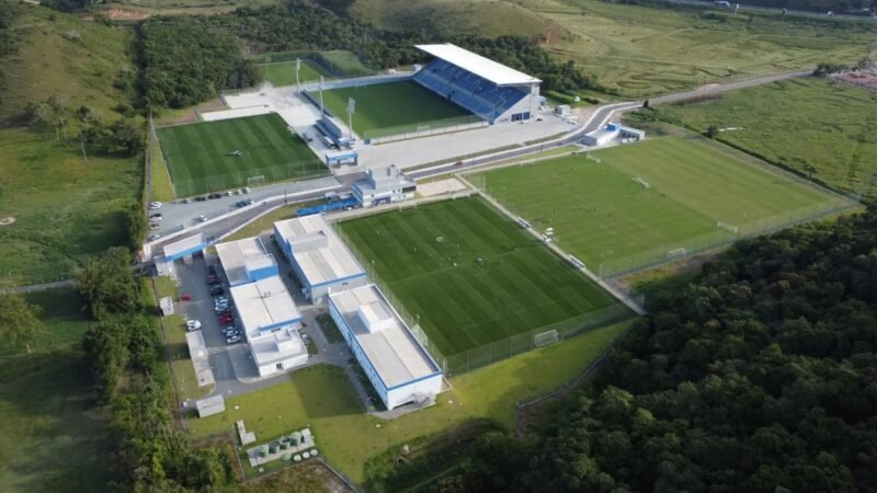 Ex-Liverpool fica impressionado com estrutura de clube da Série C: “Um exemplo”