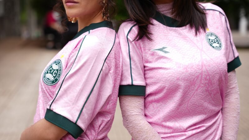 Outubro Rosa: Coritiba apresenta camisa inspirada na florada das cerejeiras e vai usá-la na Série A