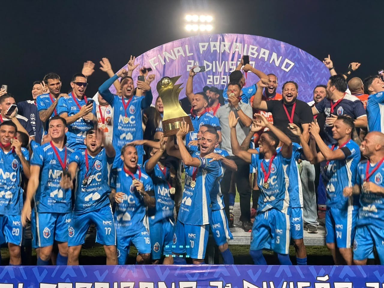 Rafael Borges celebra título do Cruzeiro-PB na Segundona e deixa futuro em aberto