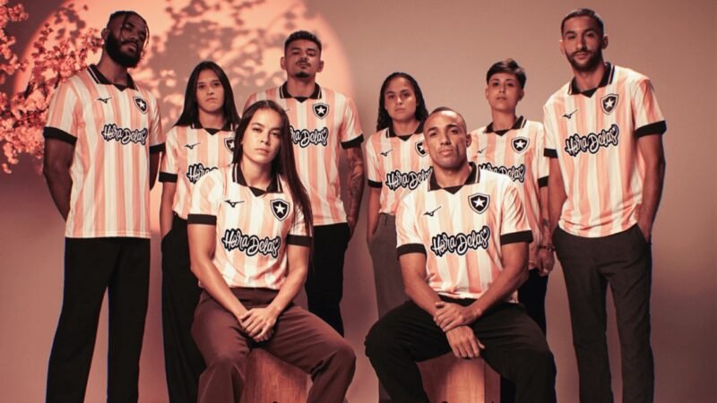 Botafogo lança quarto uniforme em campanha de Outubro Rosa; veja fotos