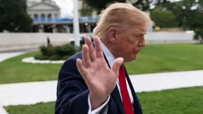 Após mínima histórica, aprovação de Trump sobe 1% e chega a 32% antes das eleições nos EUA