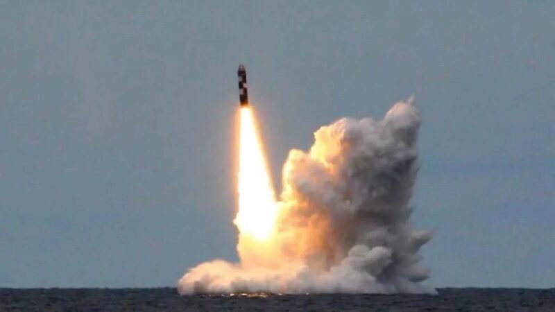 Rússia testa míssil nuclear intercontinental disparado por submarino; VÍDEO