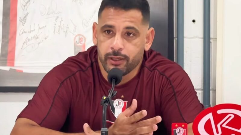Joinville tenta regularizar Diego Souza como técnico após escândalo de licenças falsas