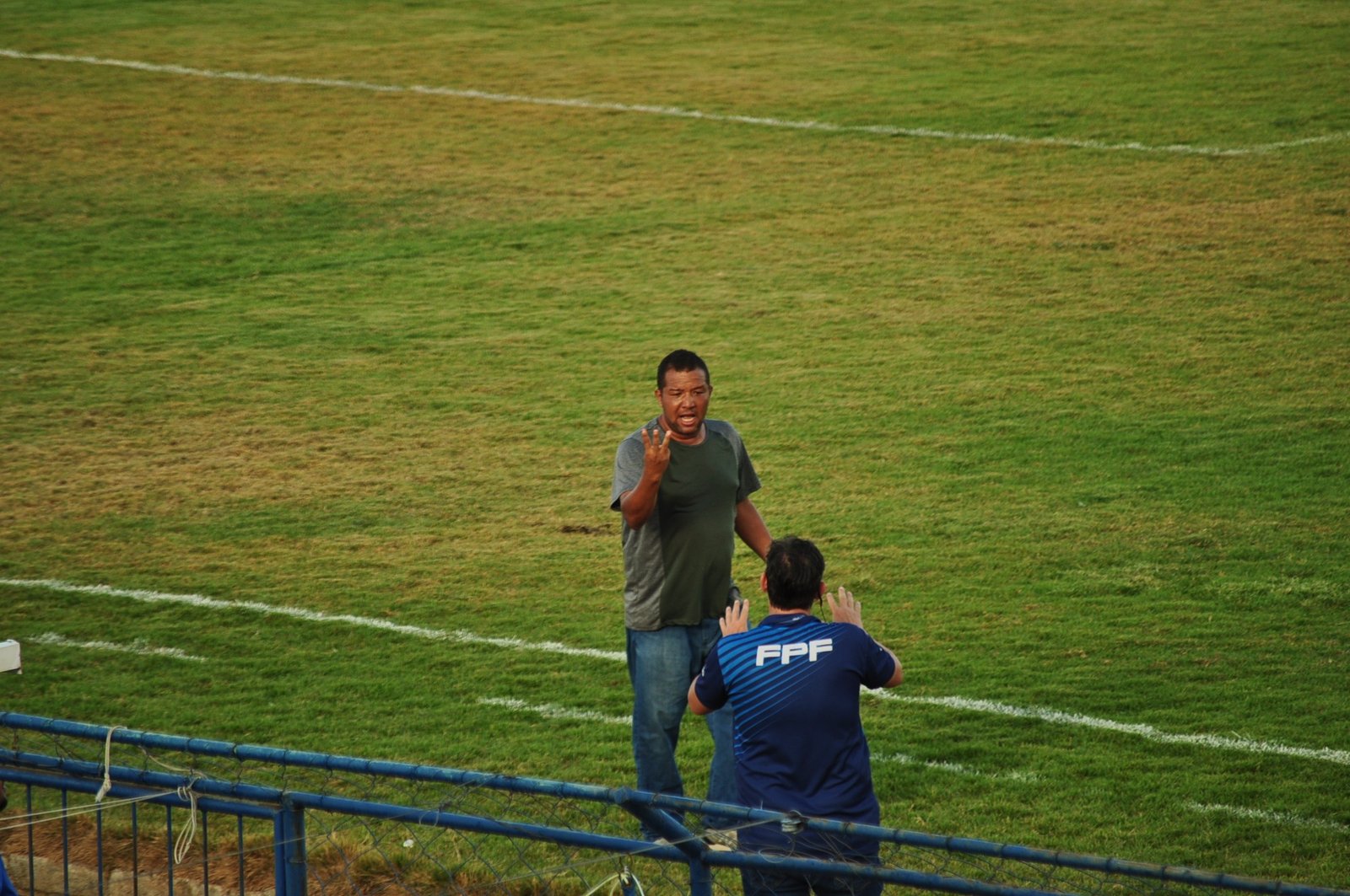 Rodrigo Machado vê erro de arbitragem em derrota do 1º de Maio e alerta: “A bola pune”