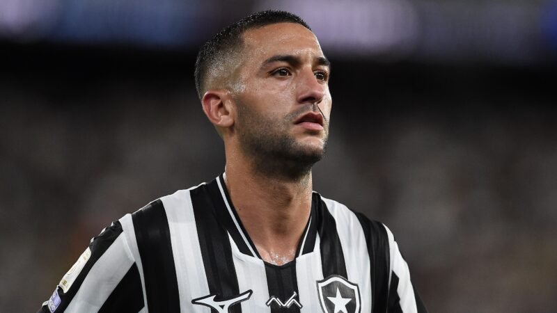 Elogiado por Tite, Ziyech recebe sequência como titular do Botafogo enquanto aprimora parte física