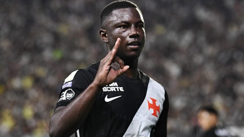 Cartola 2026: Hinestroza, do Vasco, mita com dois gols é o Craque da Rodada 32