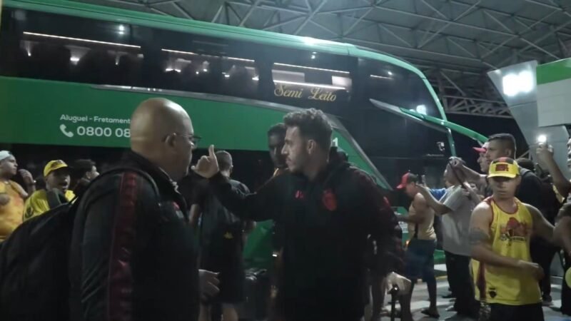 Torcida incentiva jogadores do Sport antes de embarque para “decisão” na Série B; veja vídeo