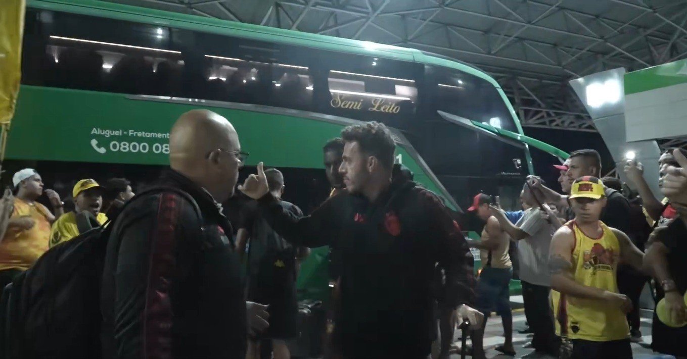 Torcida incentiva jogadores do Sport antes de embarque para “decisão” na Série B; veja vídeo