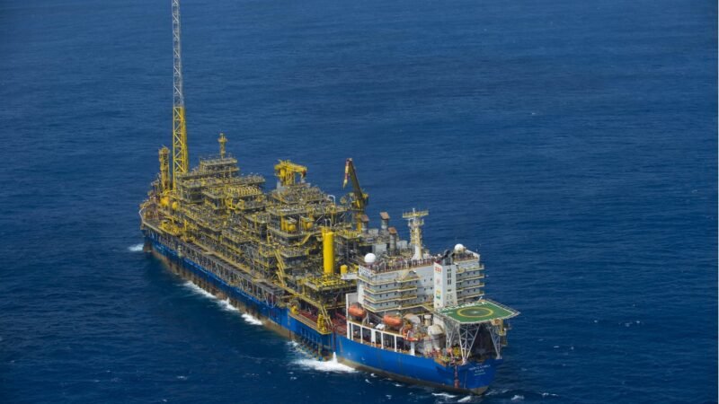 ANP realiza leilões de petróleo e gás nesta quarta-feira; bônus mínimos chegam a R$ 2,18 bilhões